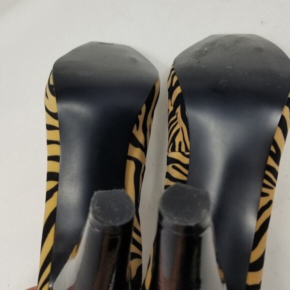 Alfani Heidi Animal Print Heels Mustard Black Tiger Stripe Peep Toe Pumps Sz 9.5 - Picture 7 of 12